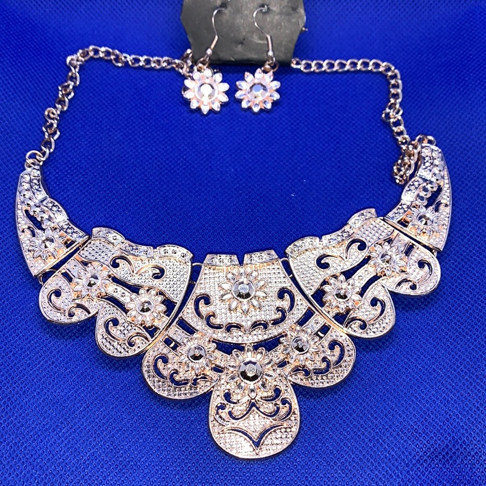 New Paparazzi Rose Gold Floral Earring & Necklace Set
